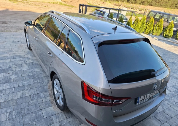 Skoda Superb cena 60900 przebieg: 254100, rok produkcji 2016 z Miasteczko Śląskie małe 596